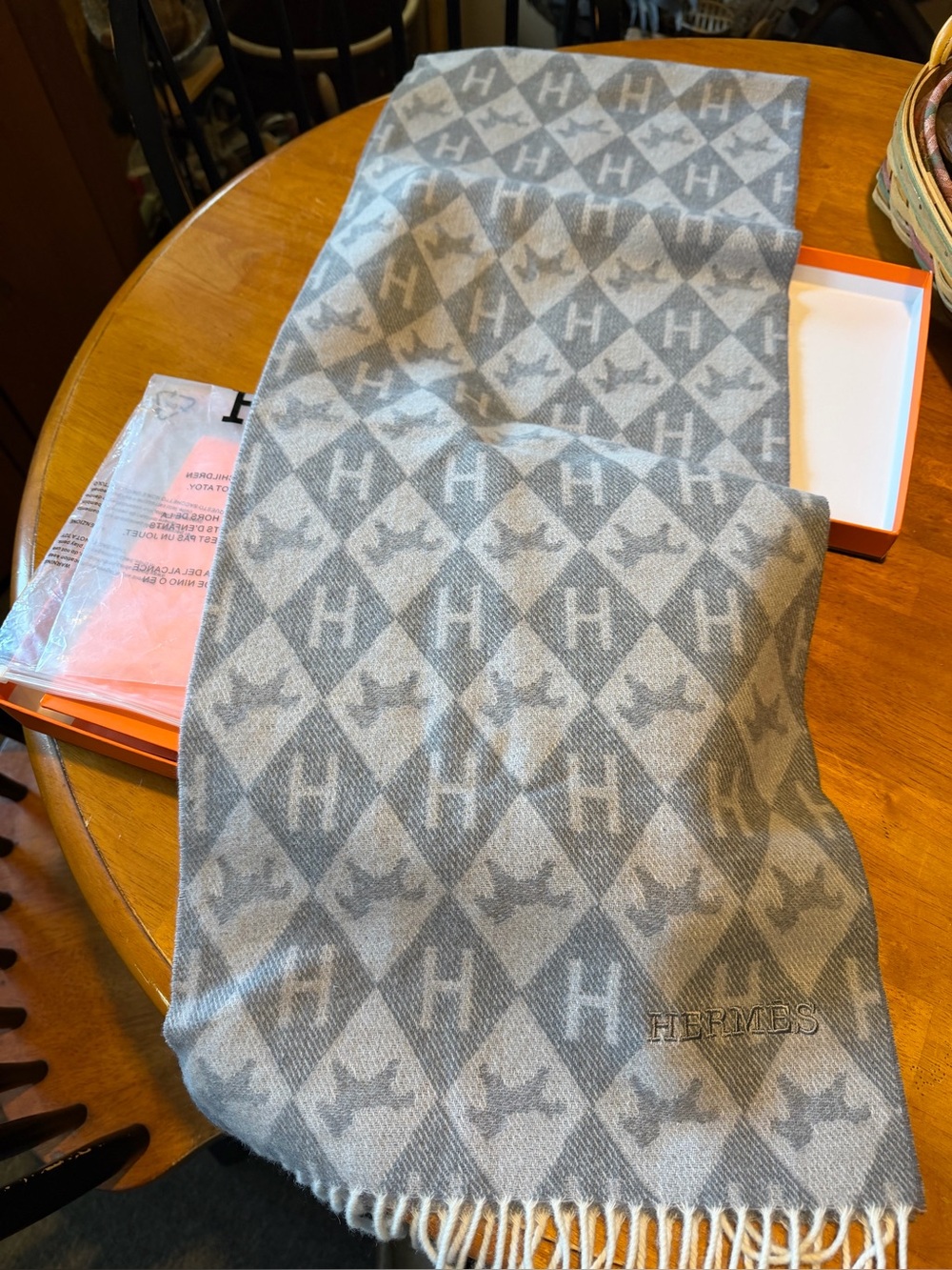 HERMES cashmere scarf NWOT with protective bag, shopping bag and box! - Picture 6 of 7